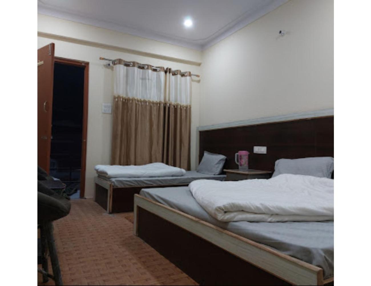 Dayal Guest House, Homestay *